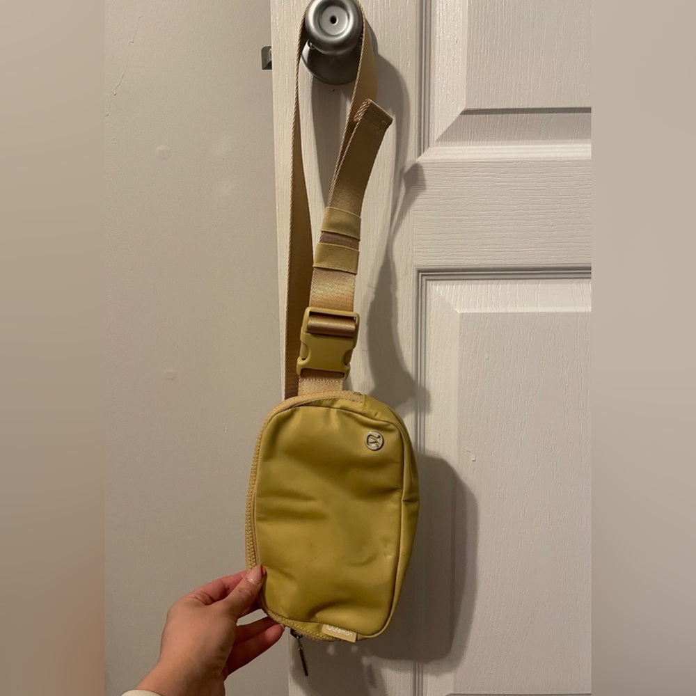 Lululemon fanny bag